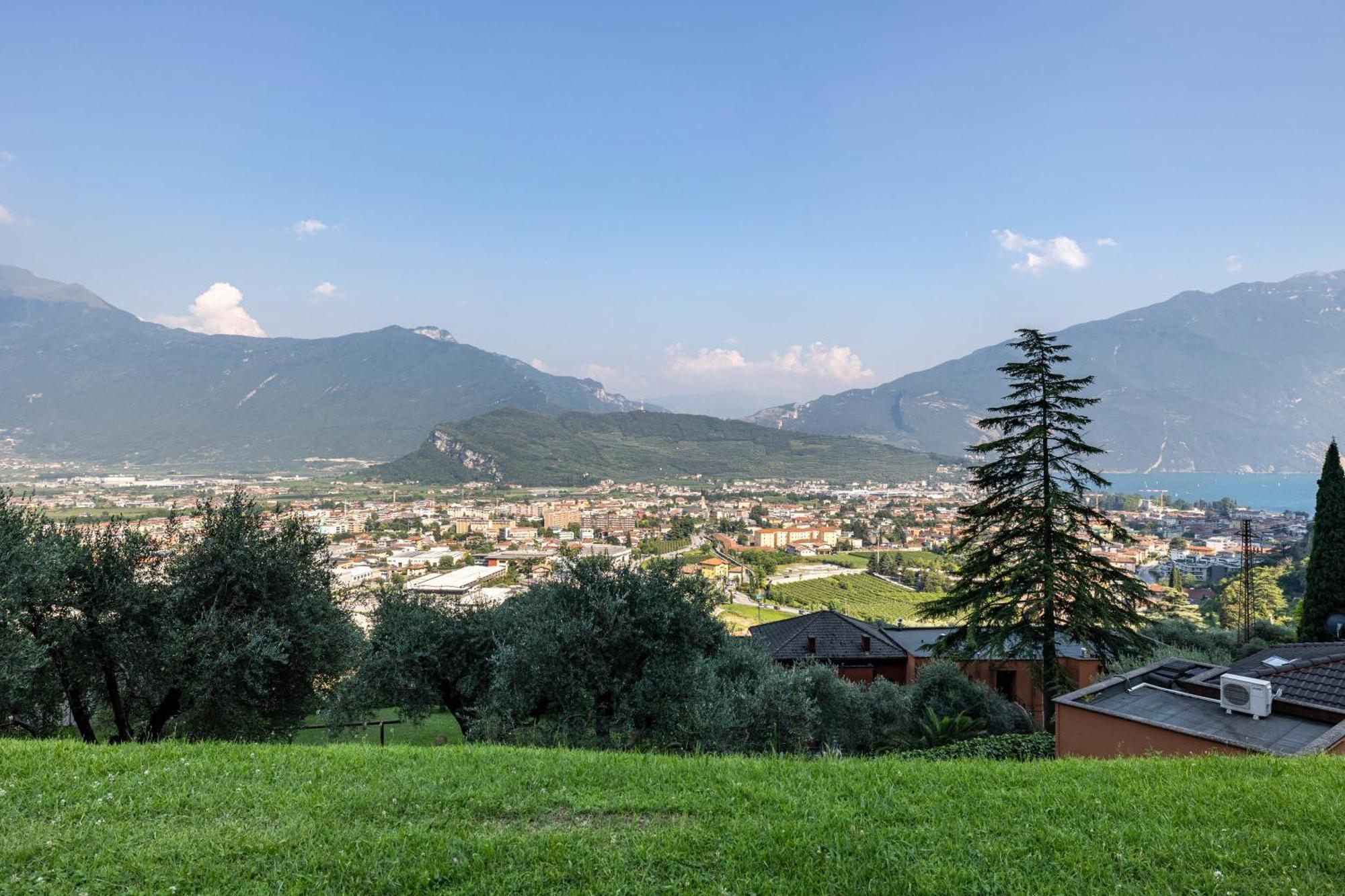 La Terrazza Di Vincent Sul Garda Apartment Riva del Garda Luaran gambar